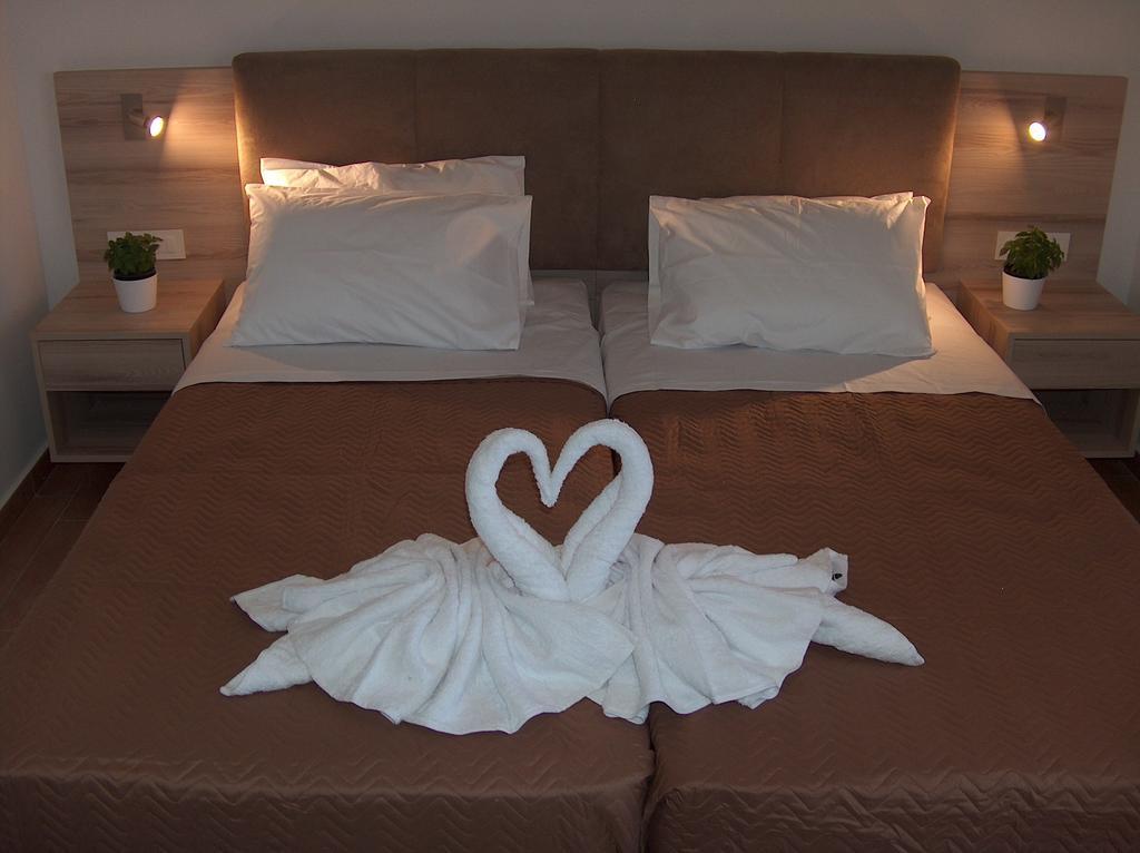 Gerona Mare Apartments Gerani  Chambre photo
