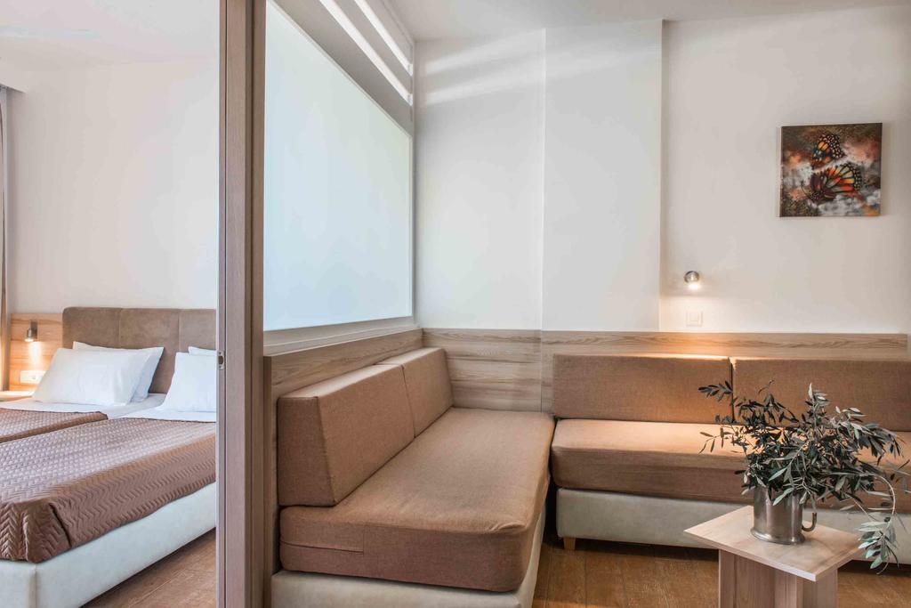 Gerona Mare Apartments Gerani  Extérieur photo