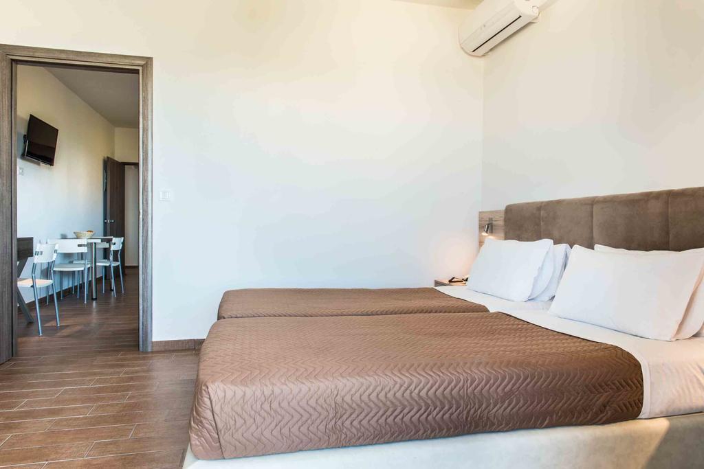 Gerona Mare Apartments Gerani  Extérieur photo