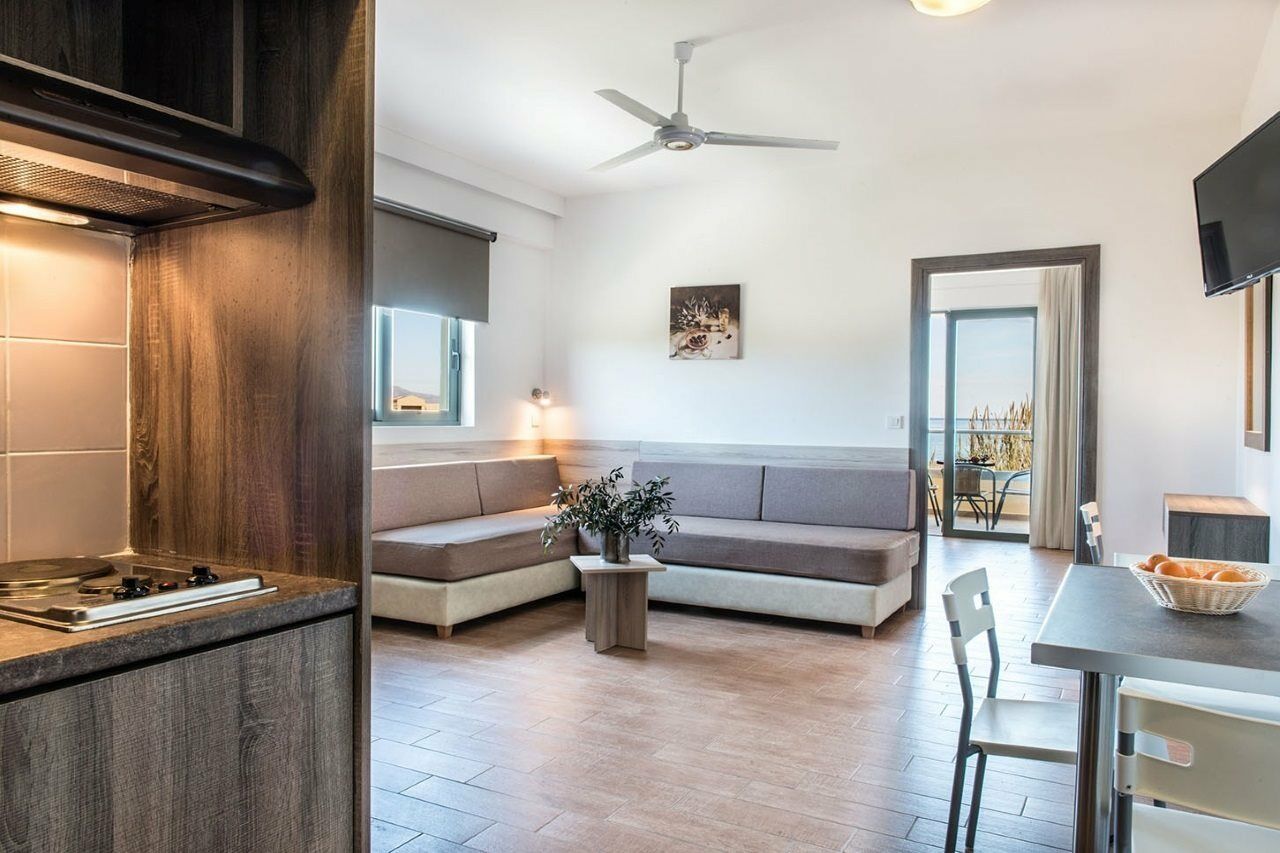 Gerona Mare Apartments Gerani  Extérieur photo